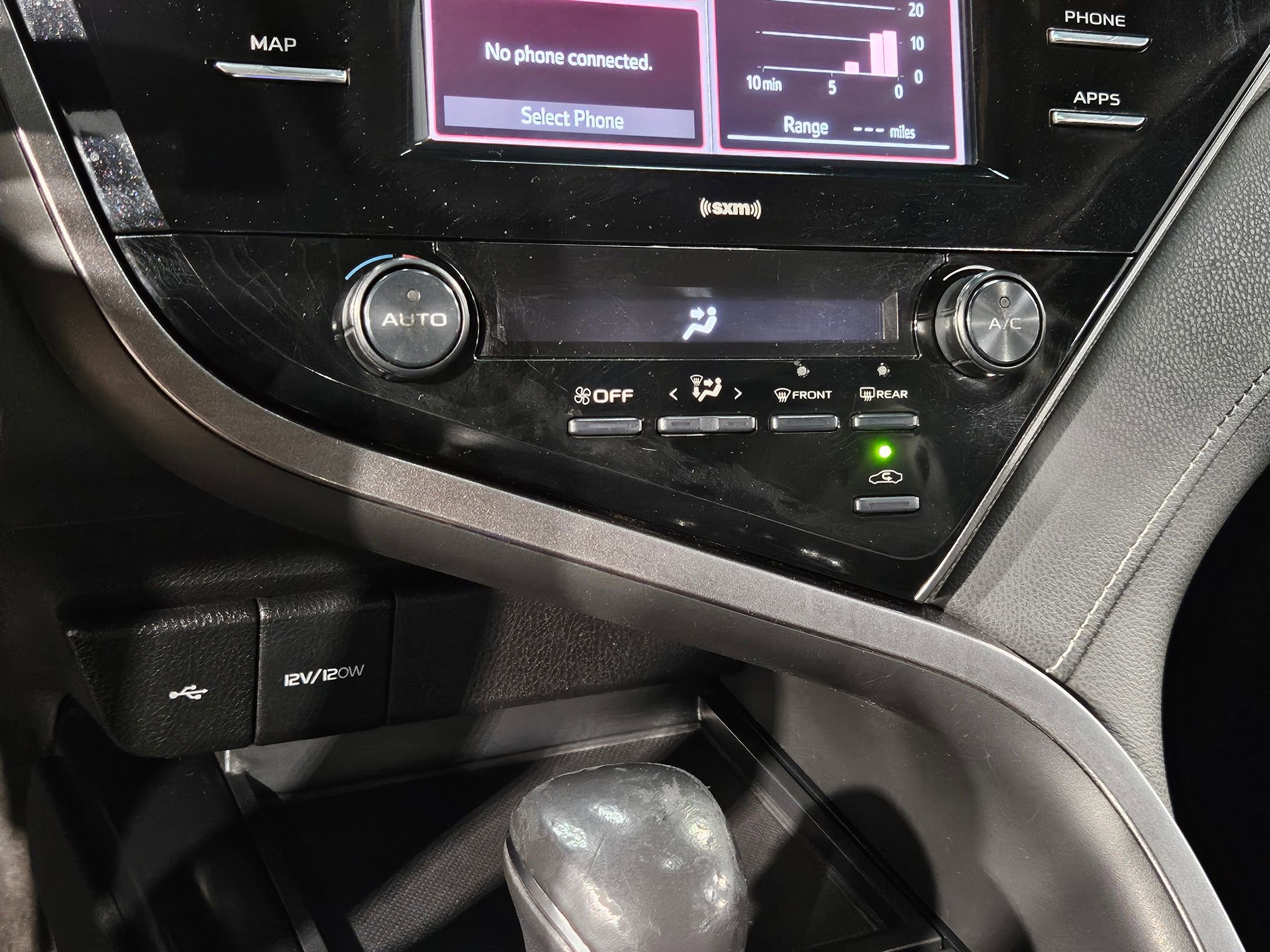 Used 2020 Toyota Camry SE image 30