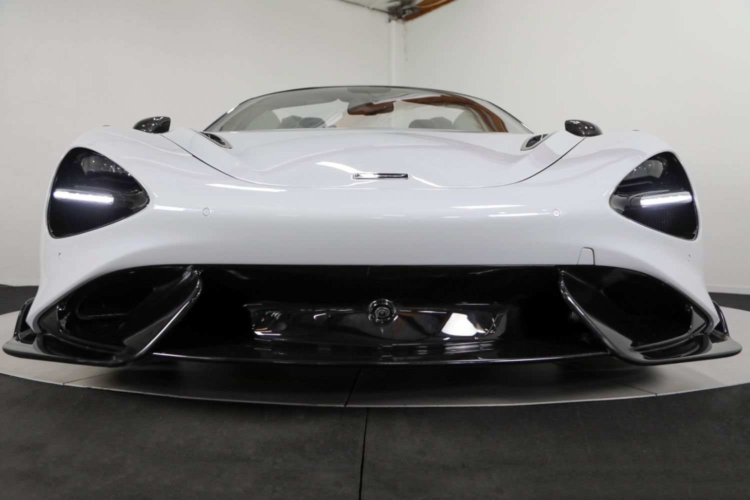 Used 2022 McLaren 765LT RWD image 19