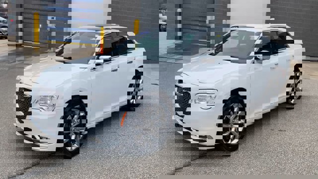 Used 2019 Chrysler 300 Limited w/ Safetytec Plus Group image 5