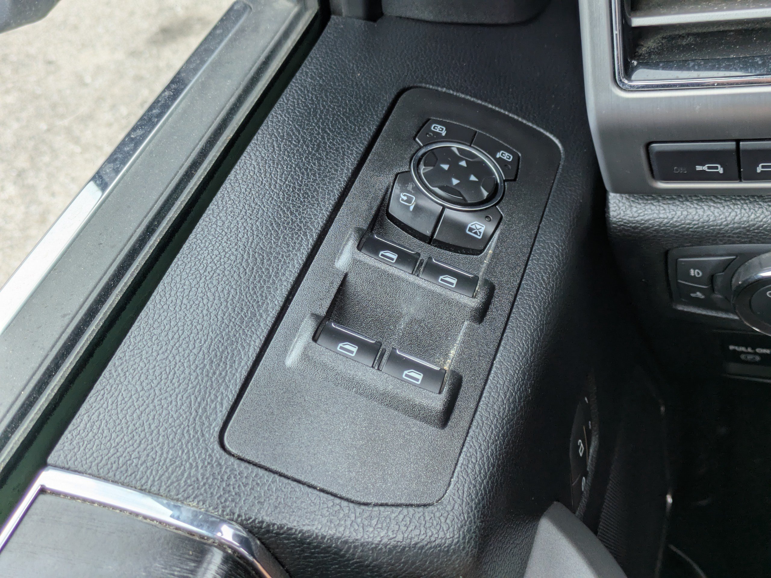 Used 2019 Ford F150 Platinum w/ Equipment Group 701A Luxury AWD/4WD image 19