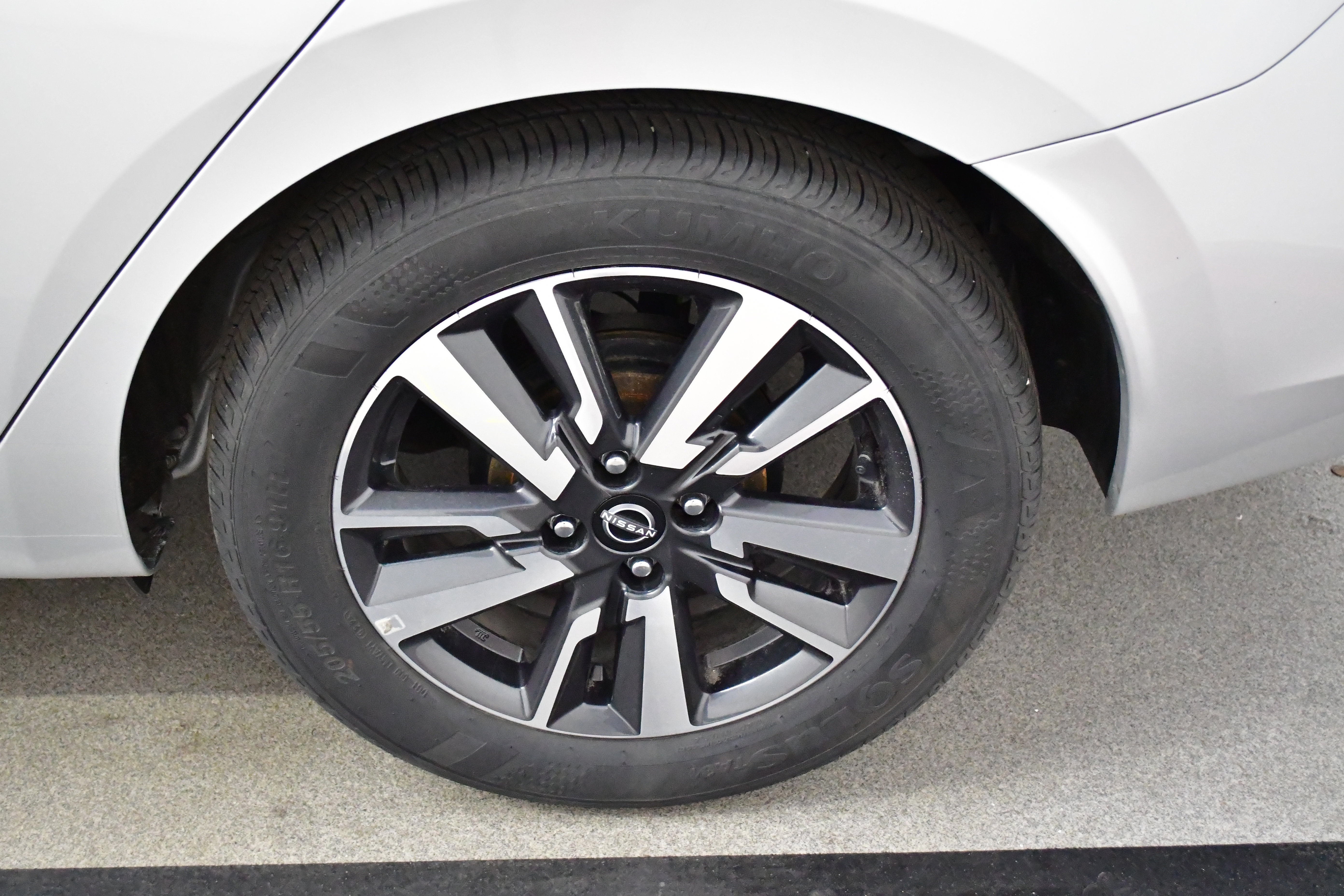 Used 2025 Nissan Versa SV image 33