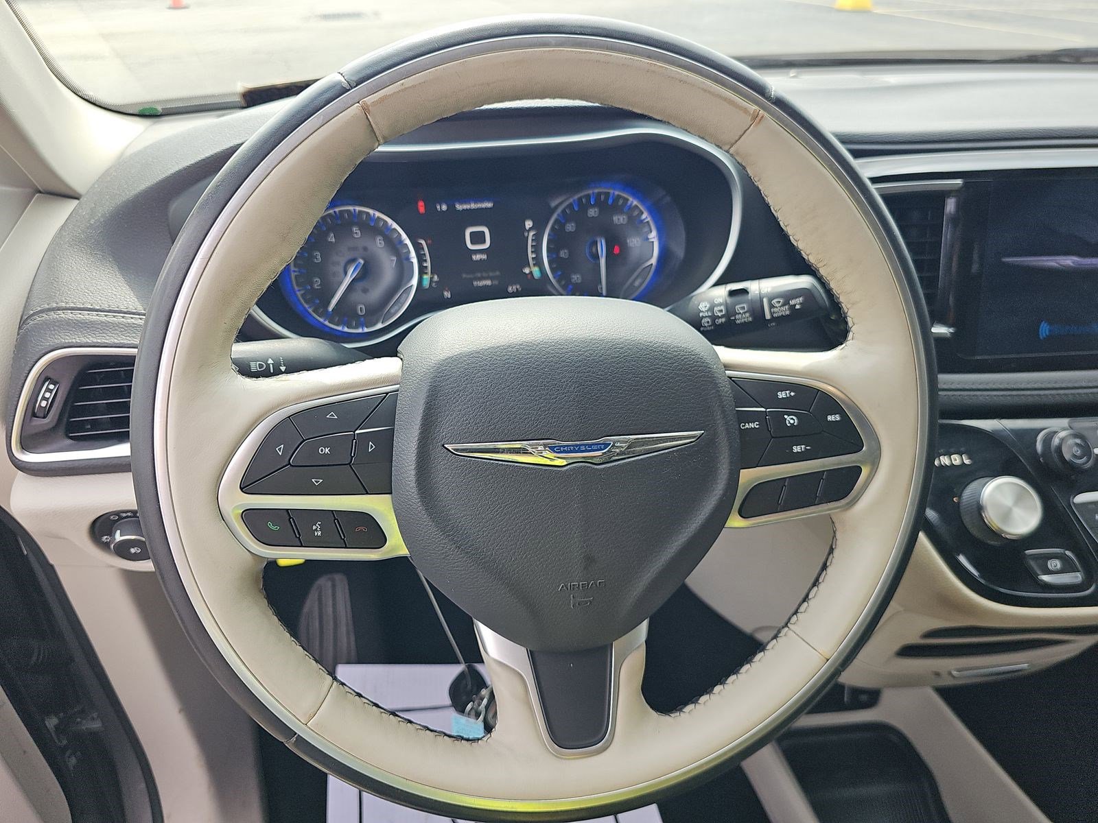 Used 2020 Chrysler Pacifica Limited image 15