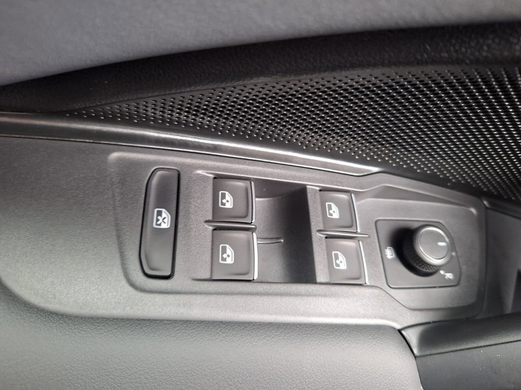 New 2026 Volkswagen Tiguan SE R-Line image 18