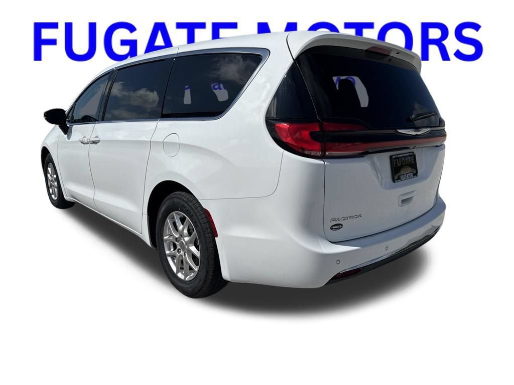 Used 2024 Chrysler Pacifica Touring-L FWD image 3