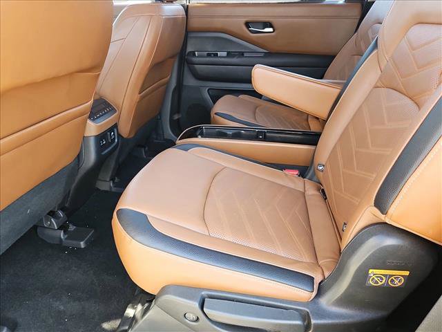 Used 2022 Nissan Pathfinder Platinum w/ Cargo Package image 19