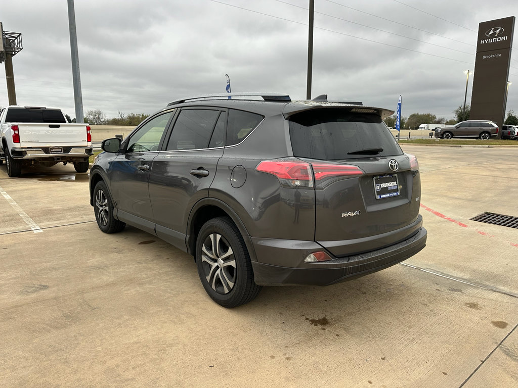 Used 2017 Toyota RAV4 LE image 7