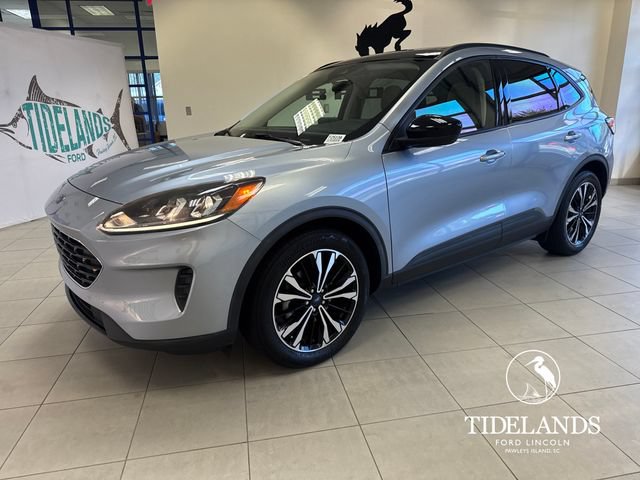 Used 2022 Ford Escape SE w/ SE Sport Appearance Package FWD image 4