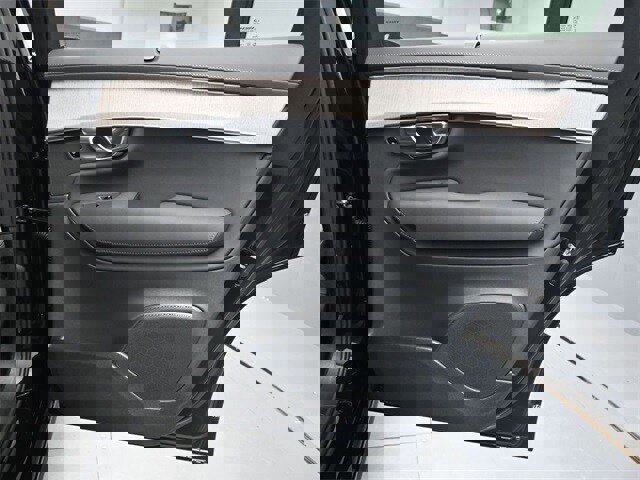 New 2025 Volvo XC90 B6 Ultra w/ Protection Package Premier image 28