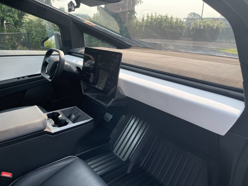 Used 2024 Tesla Cybertruck Cyberbeast AWD/4WD image 27