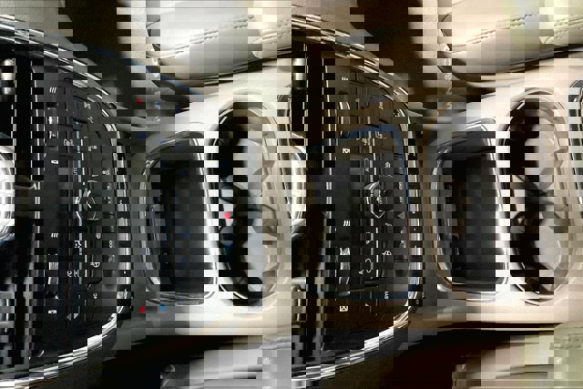 Used 2012 Chrysler Town & Country Limited w/ Luxury Group image 43