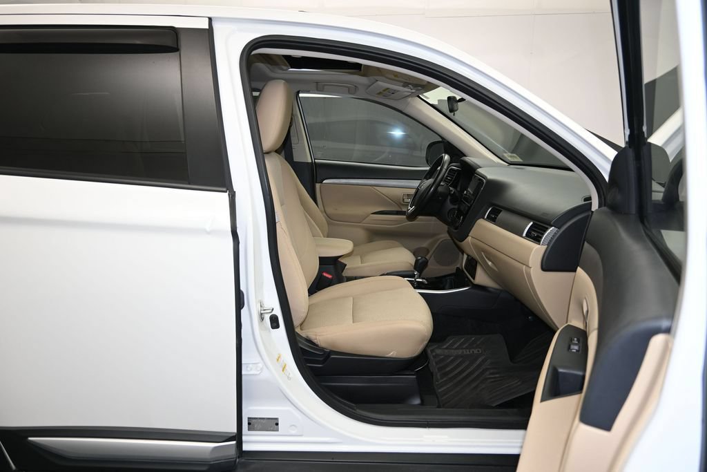Used 2018 Mitsubishi Outlander SE FWD image 26