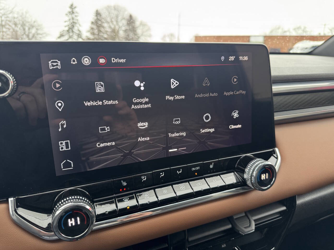 Used 2024 GMC Canyon AT4 w/ Technology Package image 10