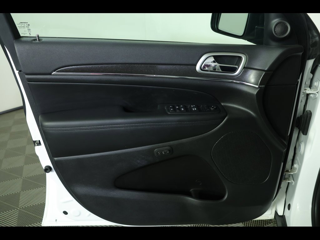 Used 2018 Jeep Grand Cherokee Limited image 24