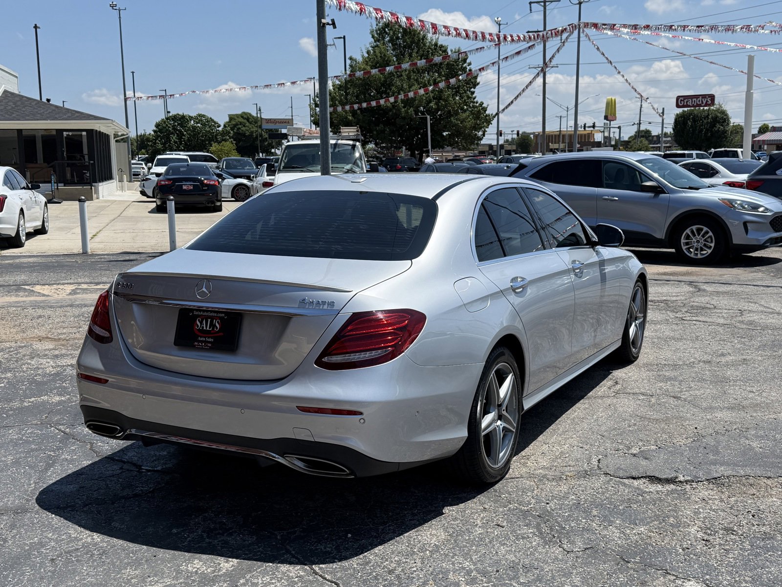 Used 2017 Mercedes-Benz E 300 4MATIC image 7