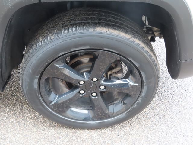 Used 2023 Jeep Grand Cherokee Altitude AWD/4WD image 16