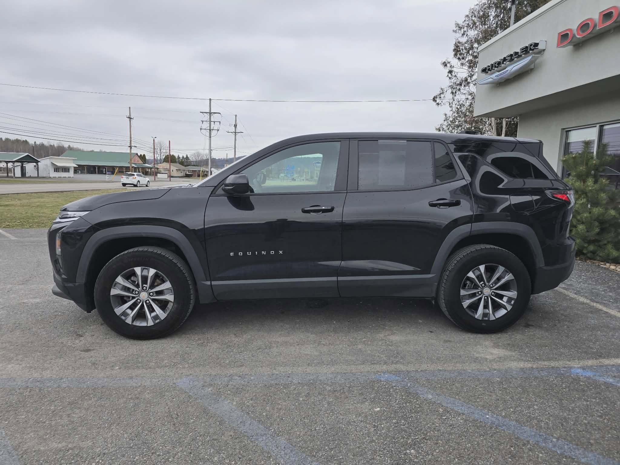 Used 2025 Chevrolet Equinox LT image 7