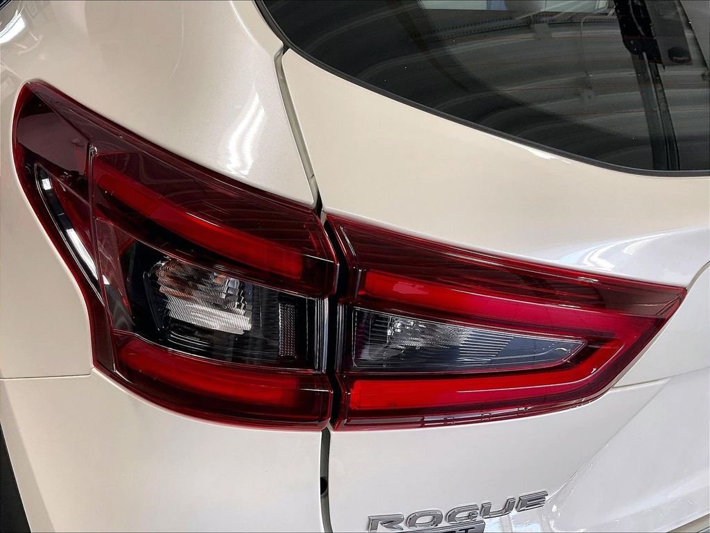 Used 2022 Nissan Rogue Sport SV AWD/4WD image 33