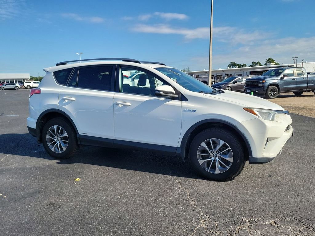 Used 2017 Toyota RAV4 XLE w/ All Weather Liner Package AWD/4WD image 8