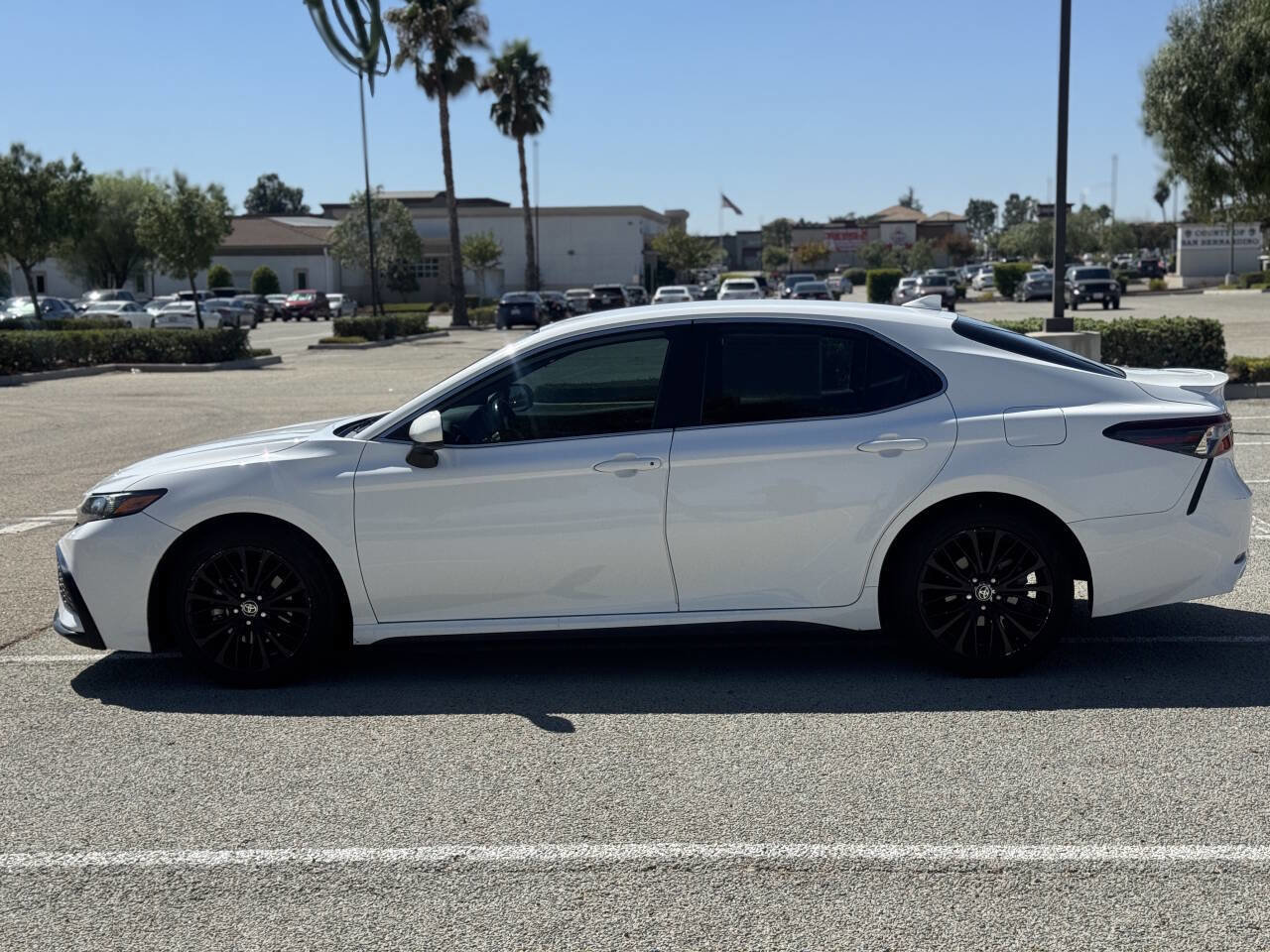Used 2021 Toyota Camry SE image 6