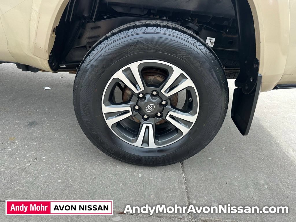Used 2018 Toyota Tacoma TRD Sport AWD/4WD image 11