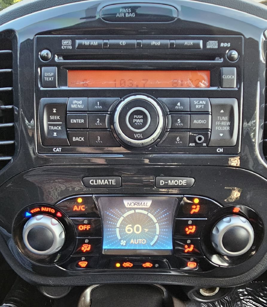 Used 2011 Nissan Juke SV FWD image 21