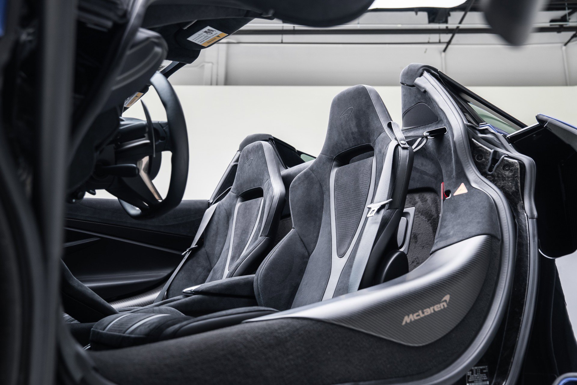 Used 2024 McLaren 750S Spider image 33