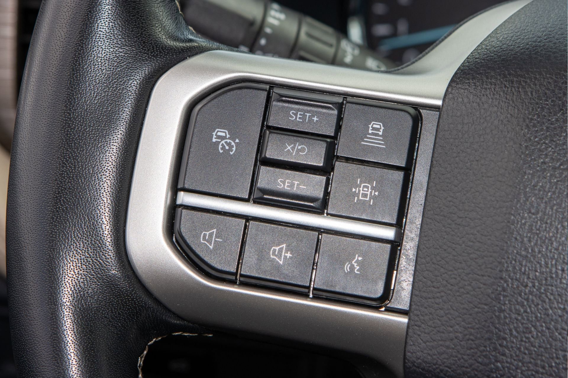 Used 2024 Ford Expedition Limited image 30