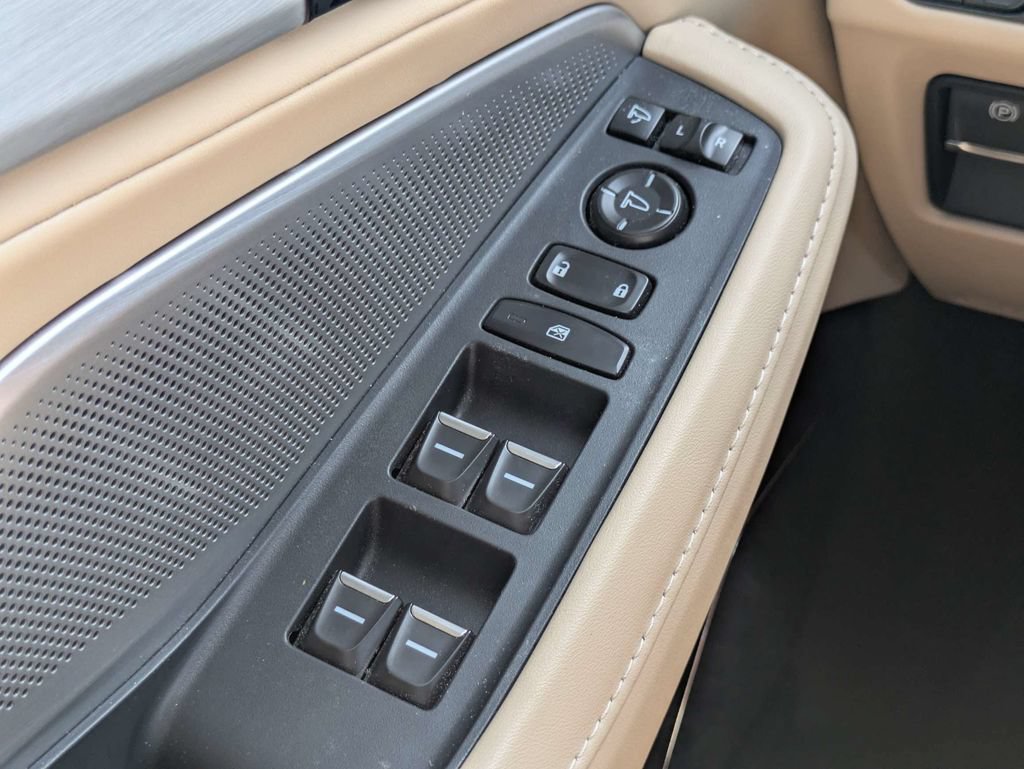 Used 2025 Acura MDX w/ Technology Package FWD image 27