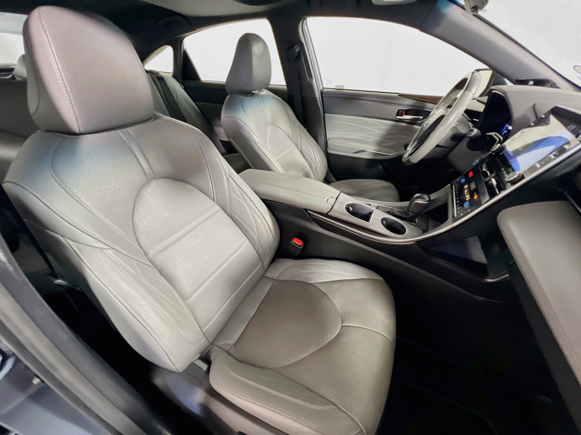 Used 2022 Toyota Avalon Limited w/ Advanced Safety Package FWD image 30