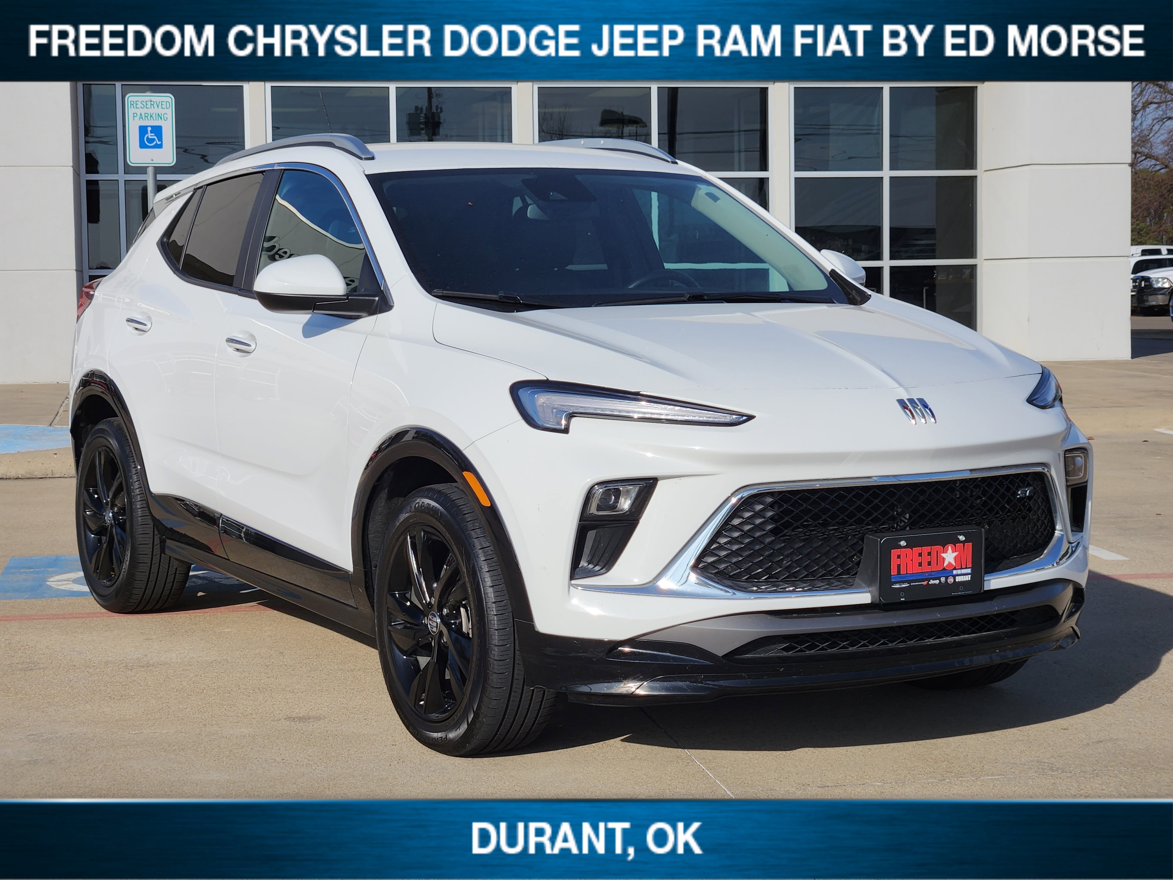 Used 2024 Buick Encore GX Sport Touring image 2