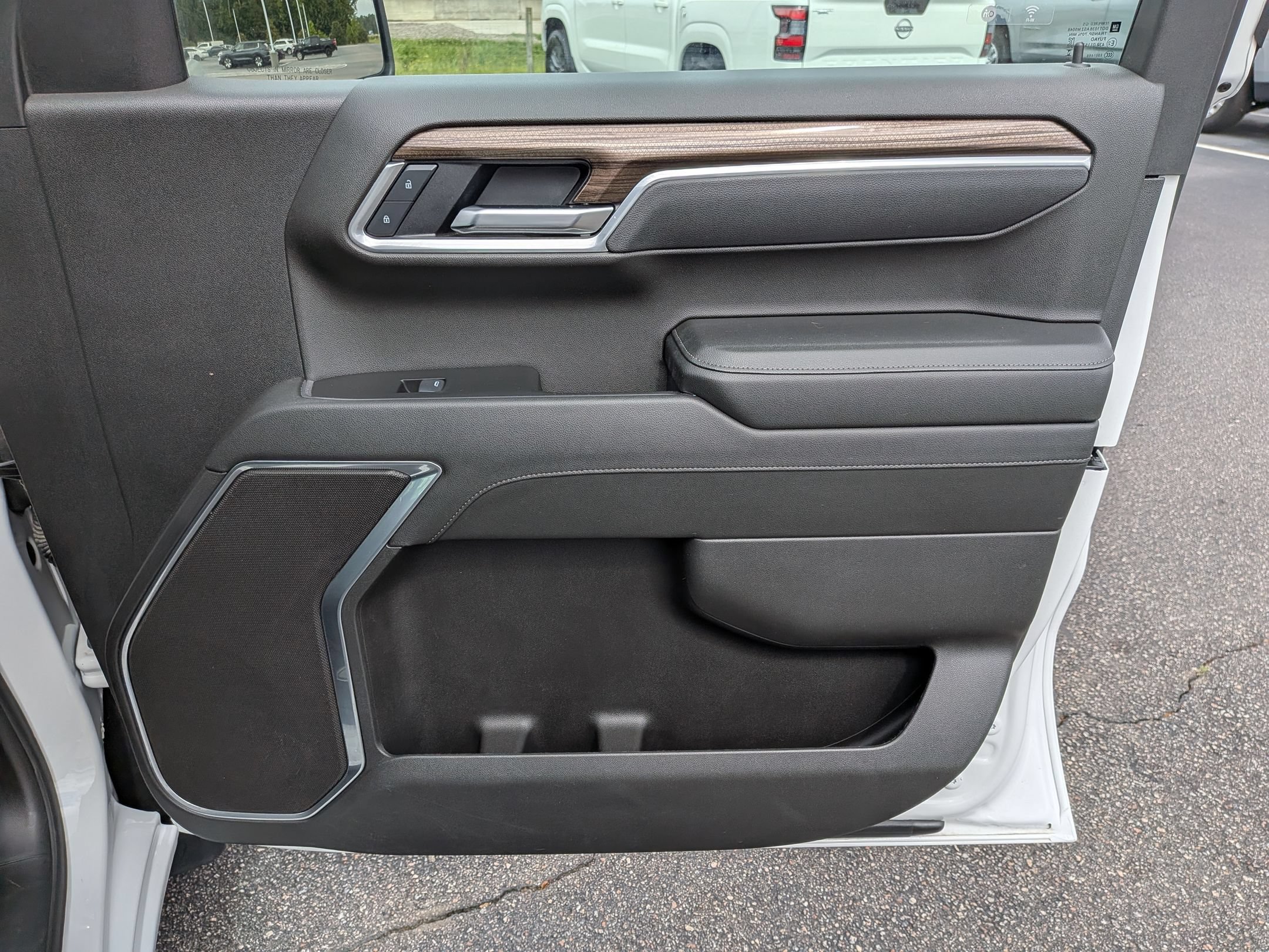 Used 2025 Chevrolet Silverado 1500 LT RWD image 34