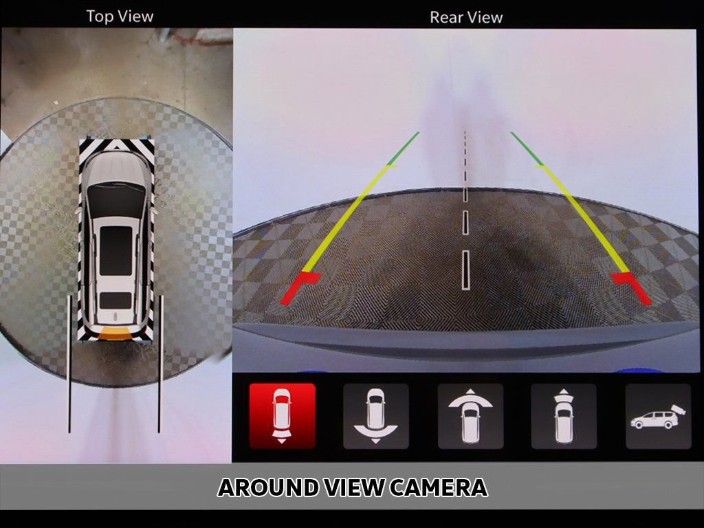 Used 2023 Chrysler Pacifica Limited w/ Uconnect Theater Family Group image 9