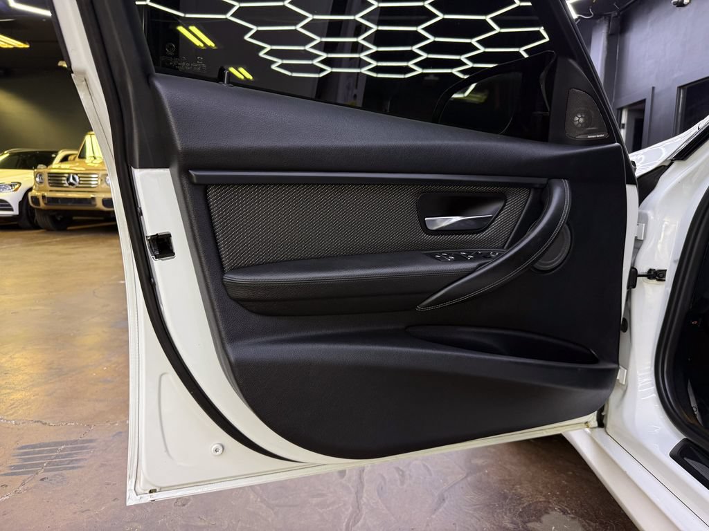 Used 2016 BMW M3 RWD image 12