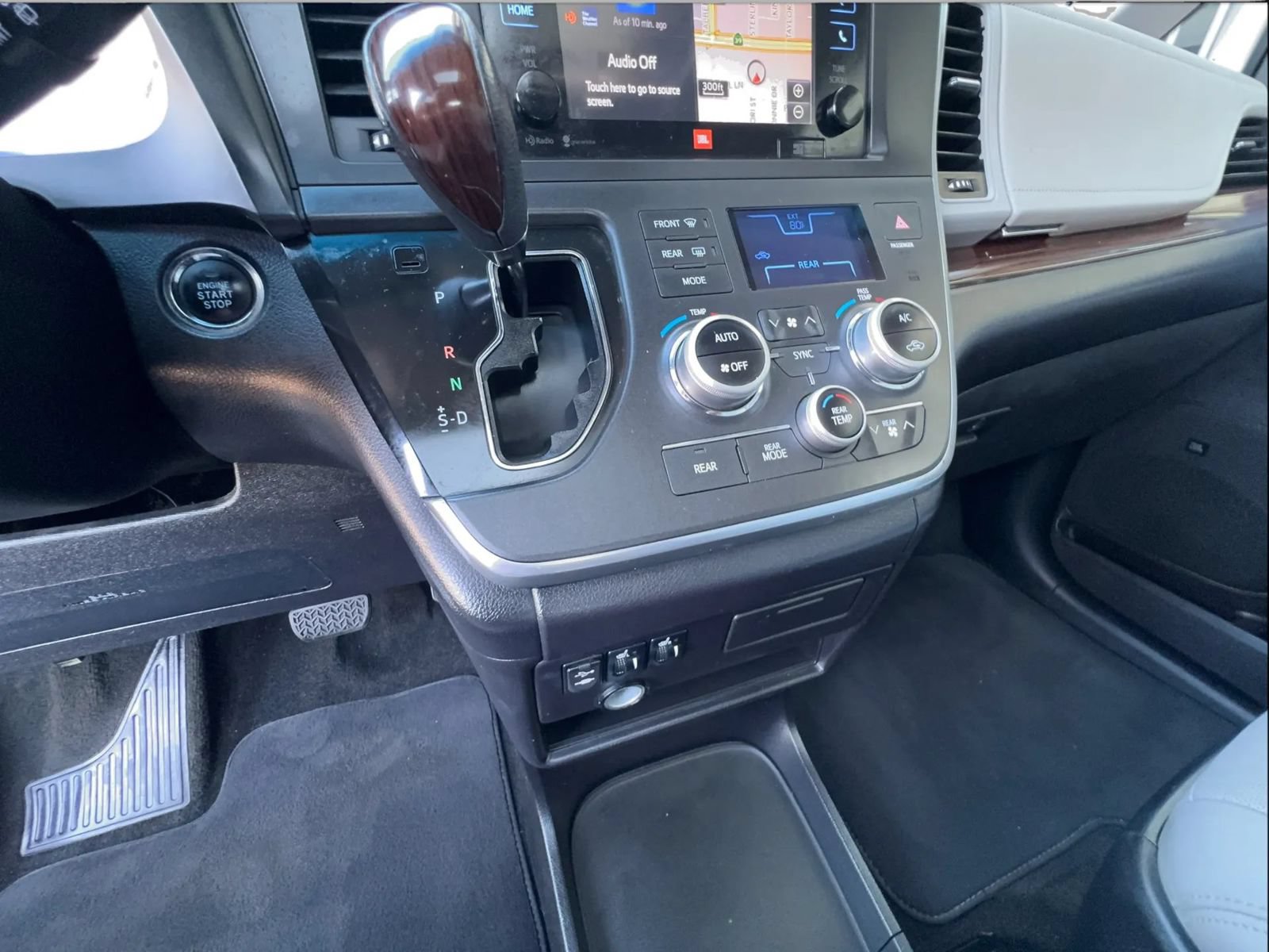 Used 2015 Toyota Sienna Limited FWD image 25