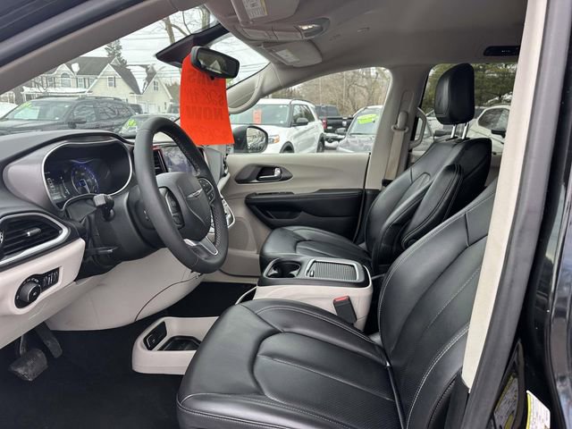 Certified 2023 Chrysler Pacifica Touring-L FWD image 10