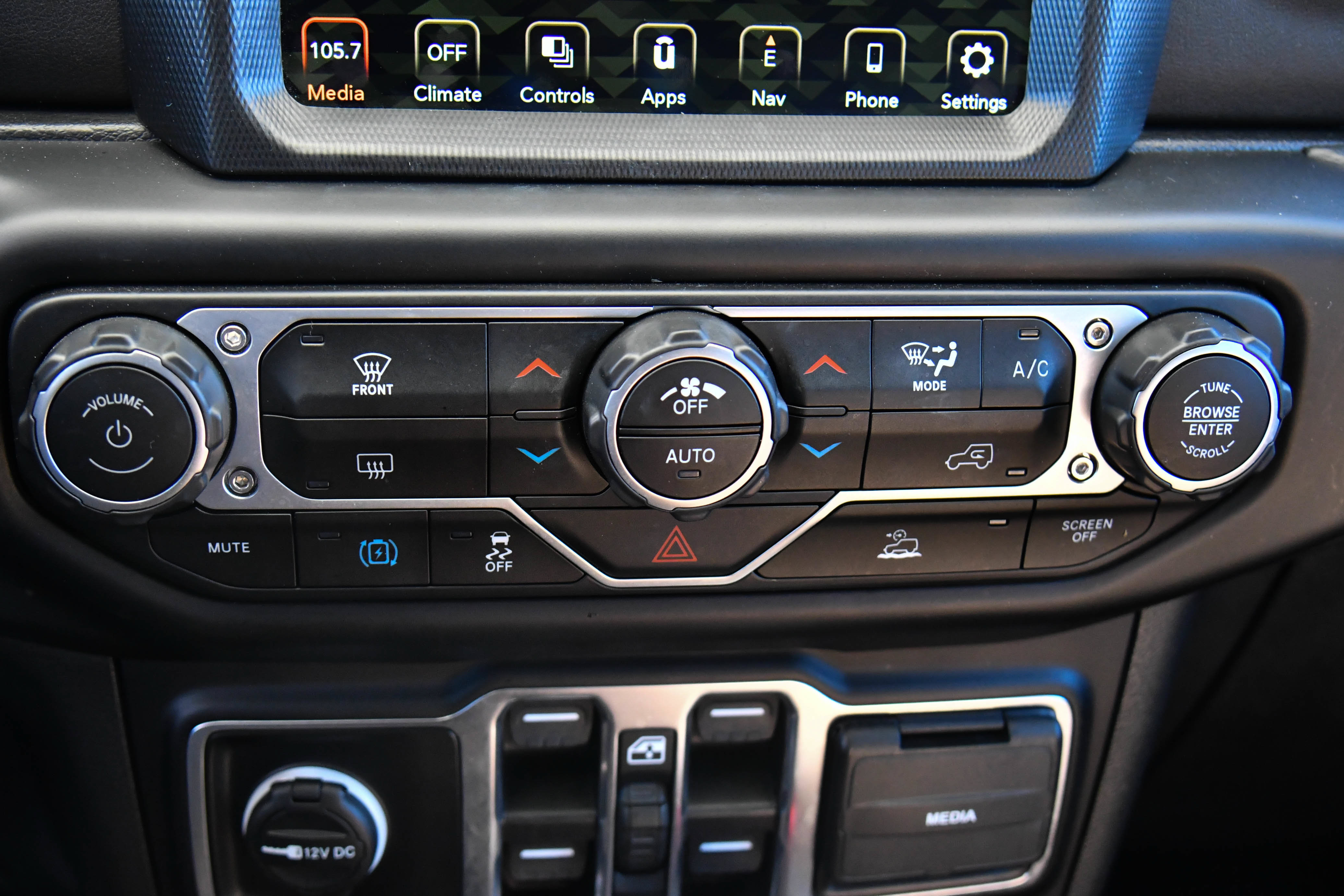 Used 2023 Jeep Wrangler Unlimited Sahara AWD/4WD image 28