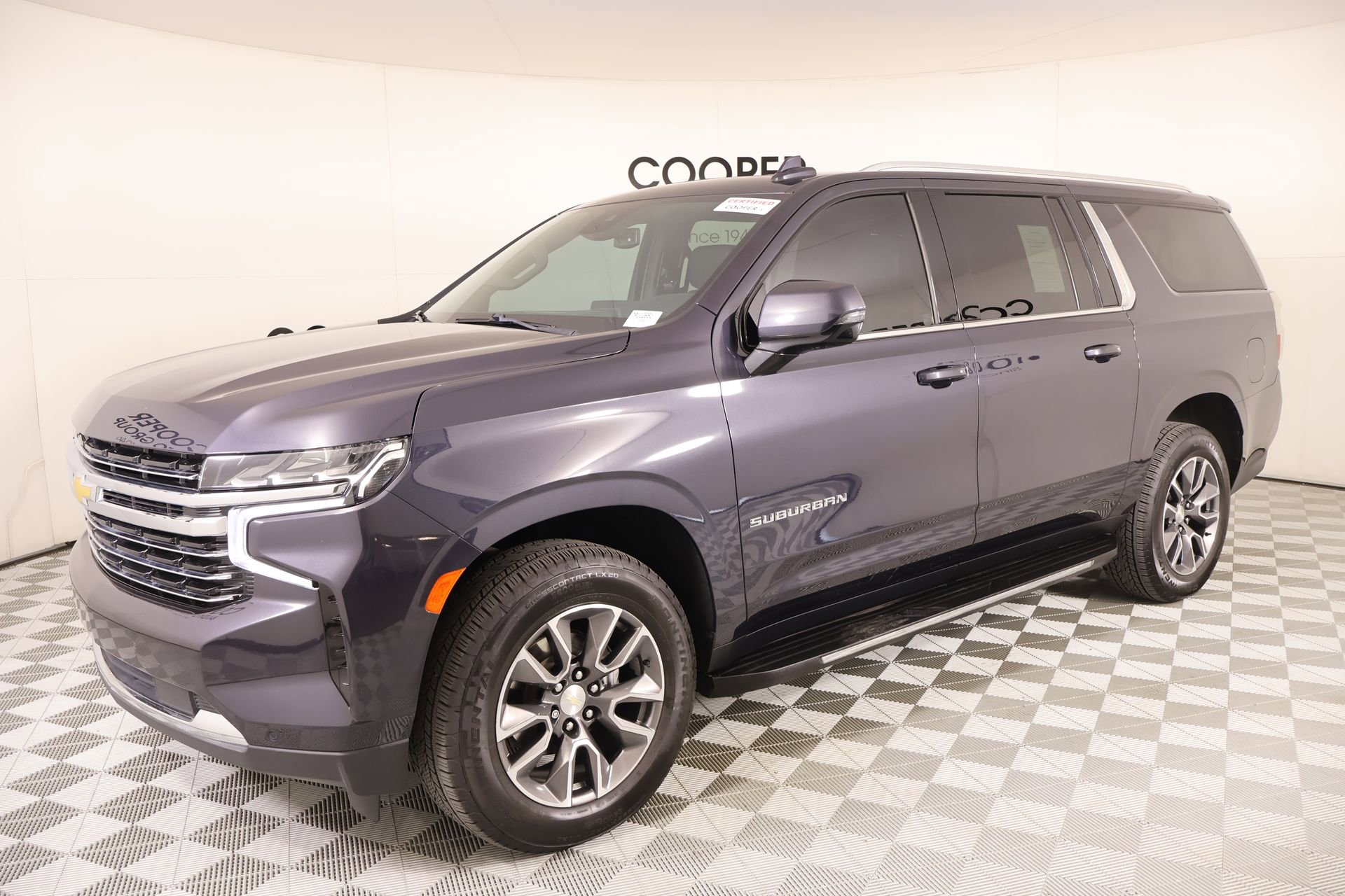 Used 2023 Chevrolet Suburban LT w/ Luxury Package image 10