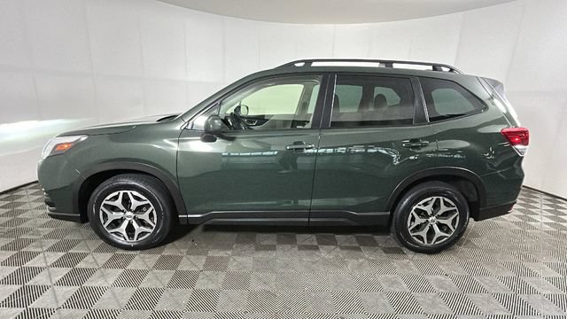 Used 2024 Subaru Forester Premium AWD/4WD image 5