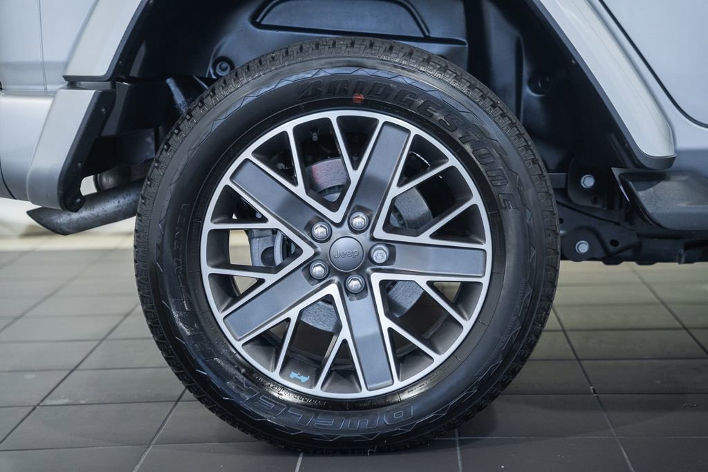 Used 2023 Jeep Wrangler Unlimited Sahara AWD/4WD image 25