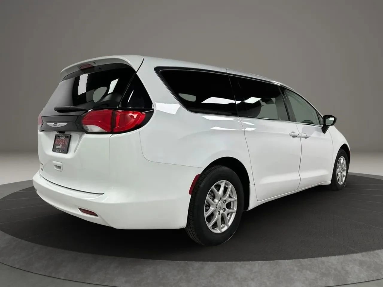 Used 2024 Chrysler Voyager LX image 5
