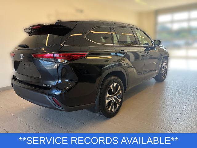 Used 2022 Toyota Highlander XLE AWD/4WD image 4