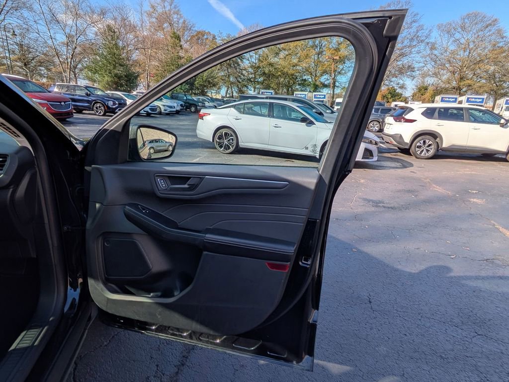 Used 2025 Ford Escape Active image 23