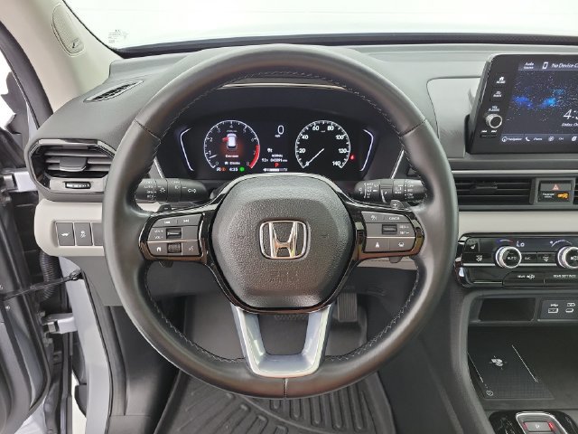 Used 2024 Honda Pilot Touring image 23