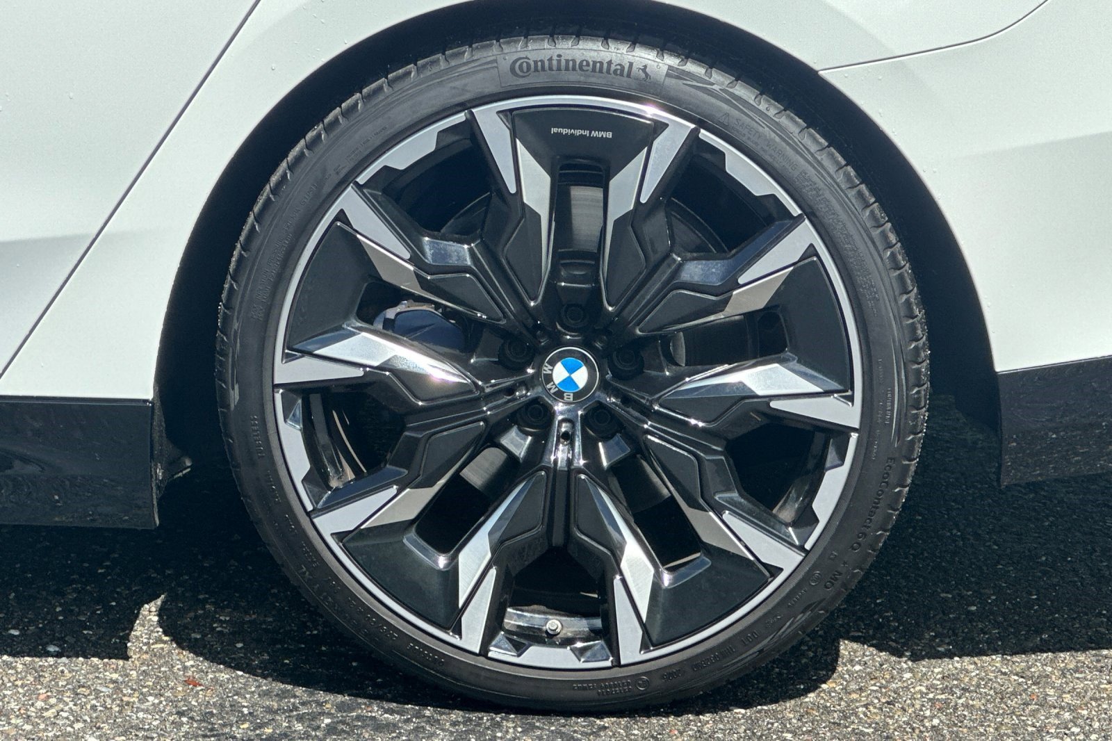 Used 2026 BMW 540i xDrive w/ M Sport Package AWD/4WD image 36