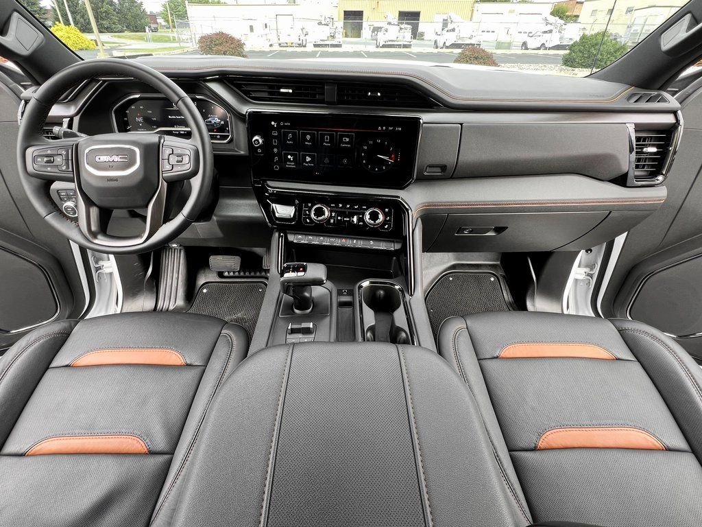 Used 2024 GMC Sierra 1500 AT4 w/ AT4 Preferred Package image 4
