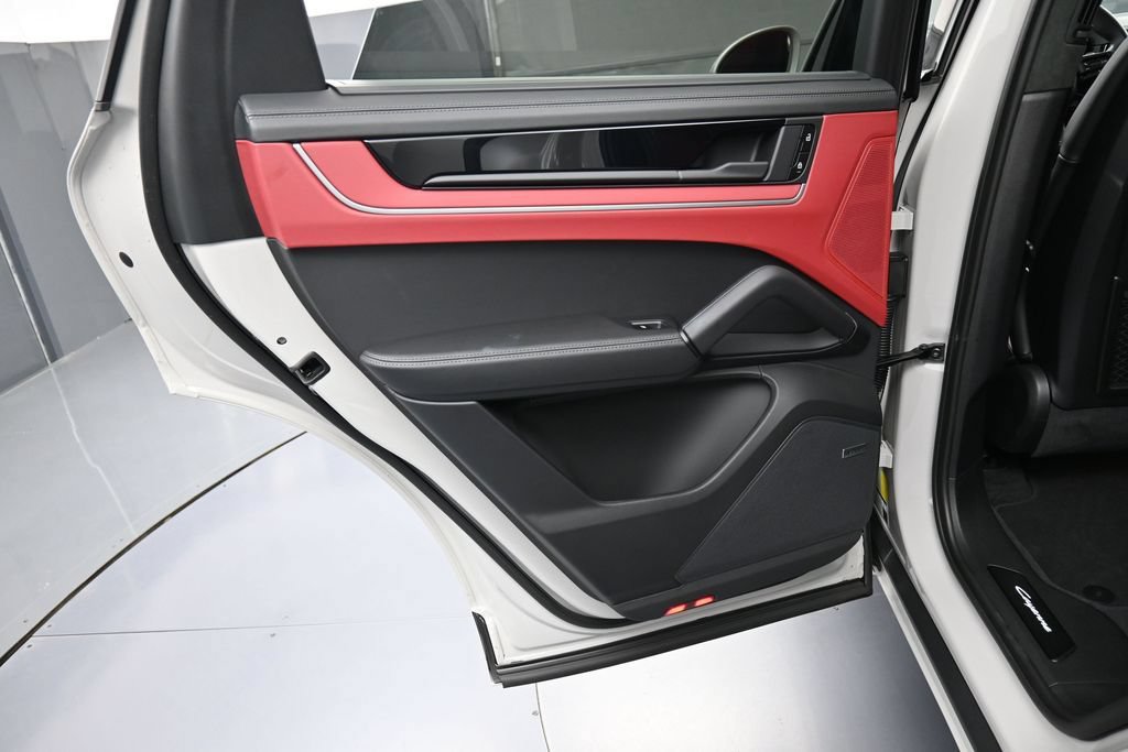 Certified 2025 Porsche Cayenne GTS AWD/4WD image 24