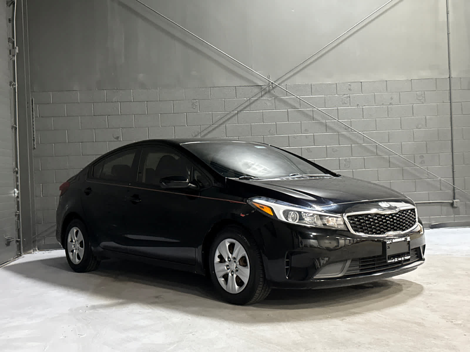 Used 2017 Kia Forte LX FWD image 1