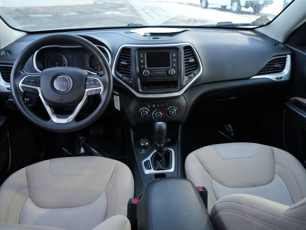 Used 2017 Jeep Cherokee Sport image 25