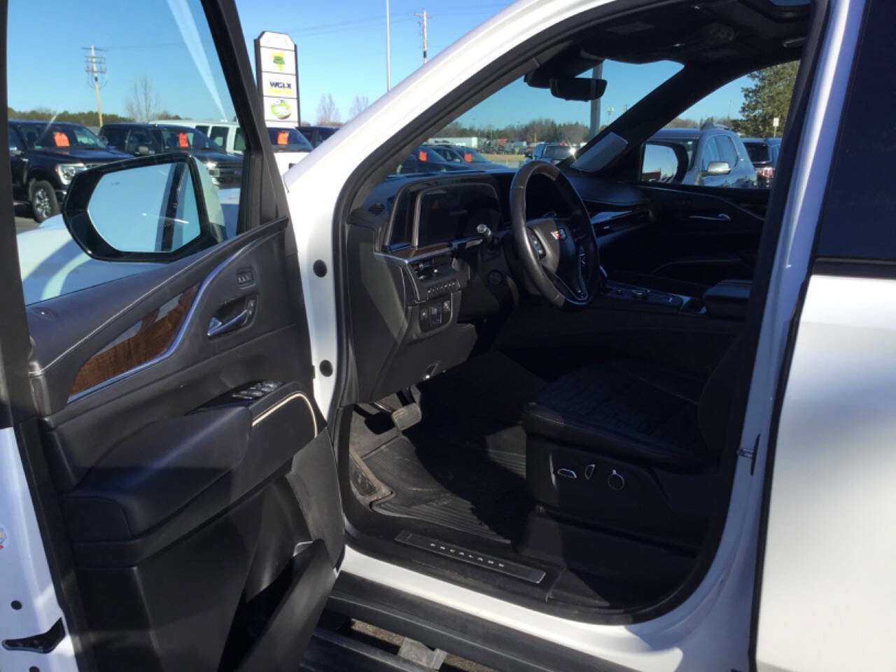 Used 2022 Cadillac Escalade ESV Sport Platinum w/ LPO, ONYX Package image 9