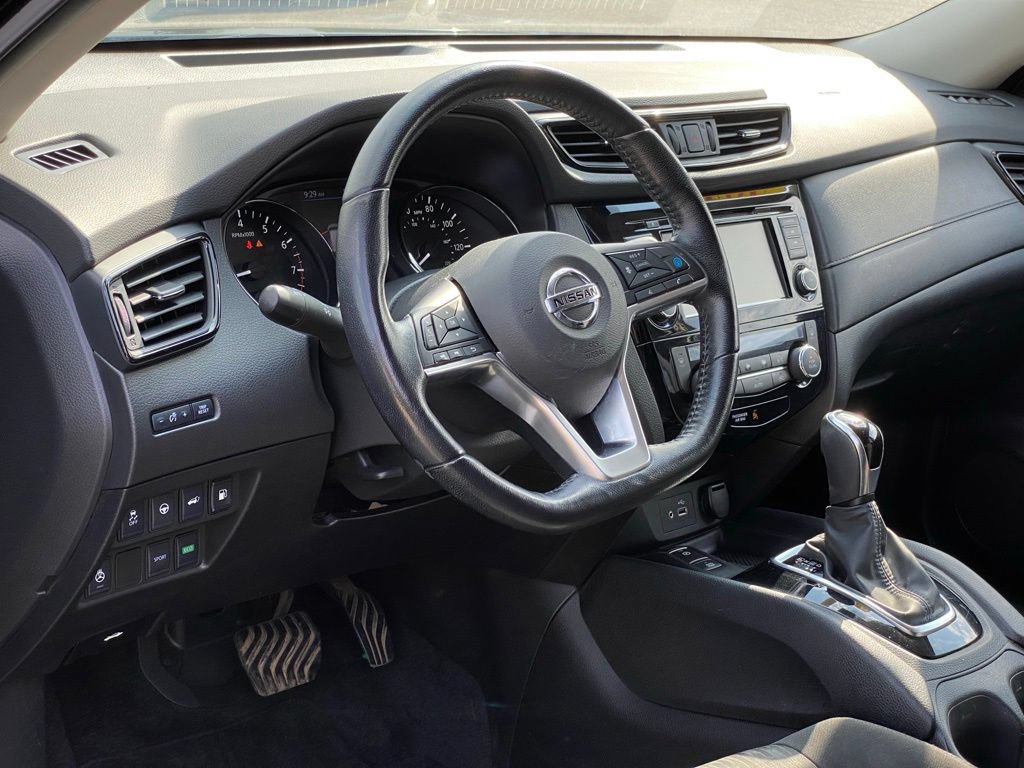 Used 2020 Nissan Rogue SV w/ Premium Package FWD image 10